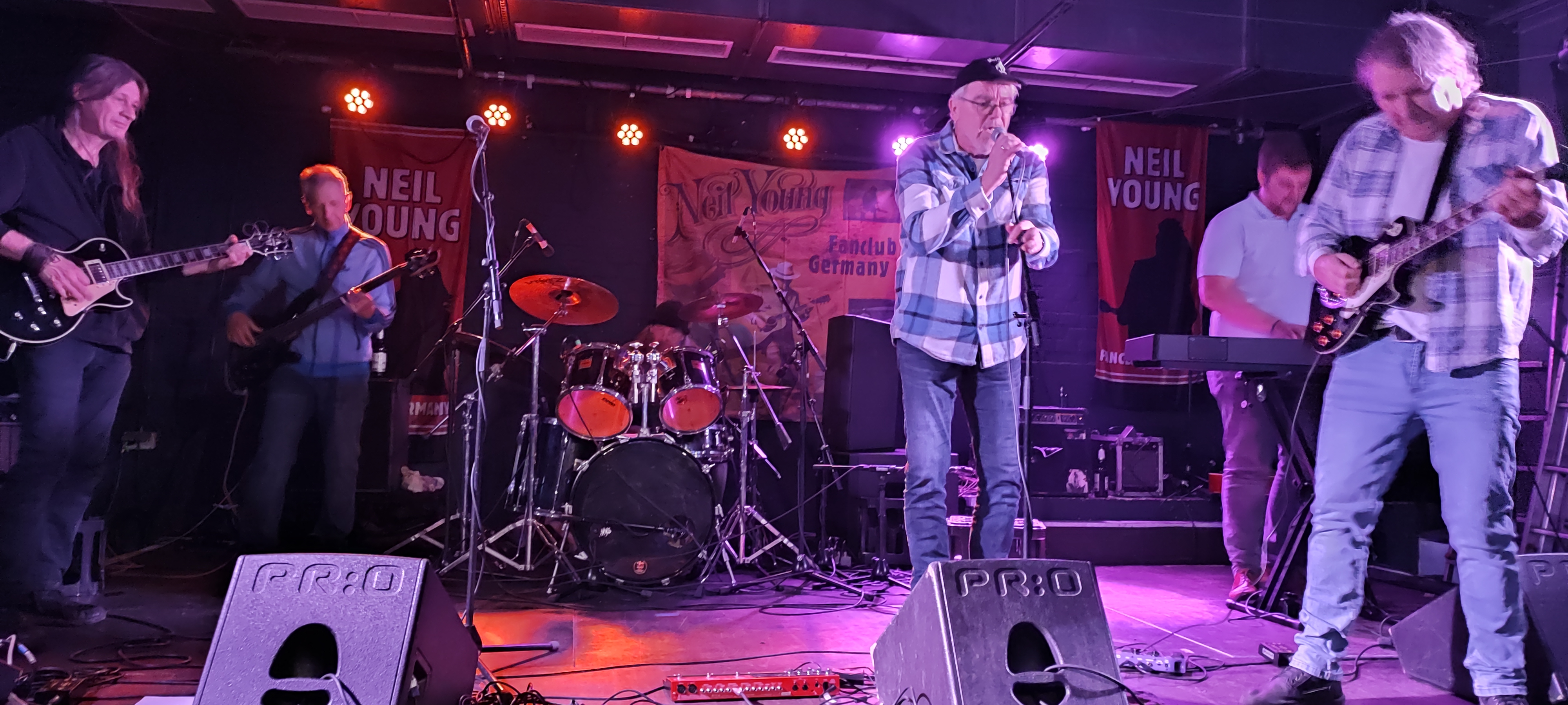 NeilYoung80thBirthdayTribute-2025-11-12DruckluftOberhausenGermany (13).jpg